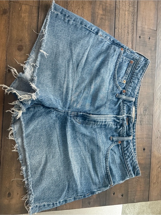 Madewell Pants - Madewell Frayed Hem Denim Shorts in Light Blue Wash